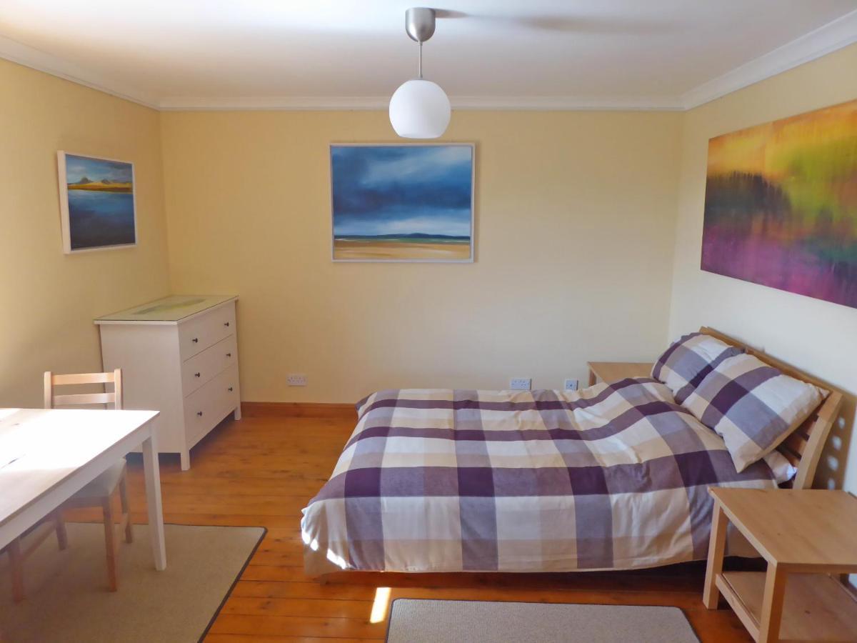 Facing West Bed & Breakfast Carnduncan ภายนอก รูปภาพ