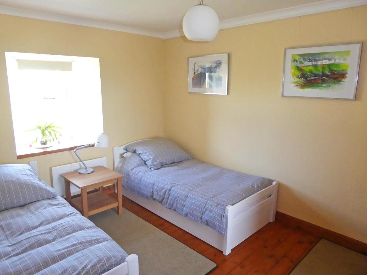 Facing West Bed & Breakfast Carnduncan ภายนอก รูปภาพ